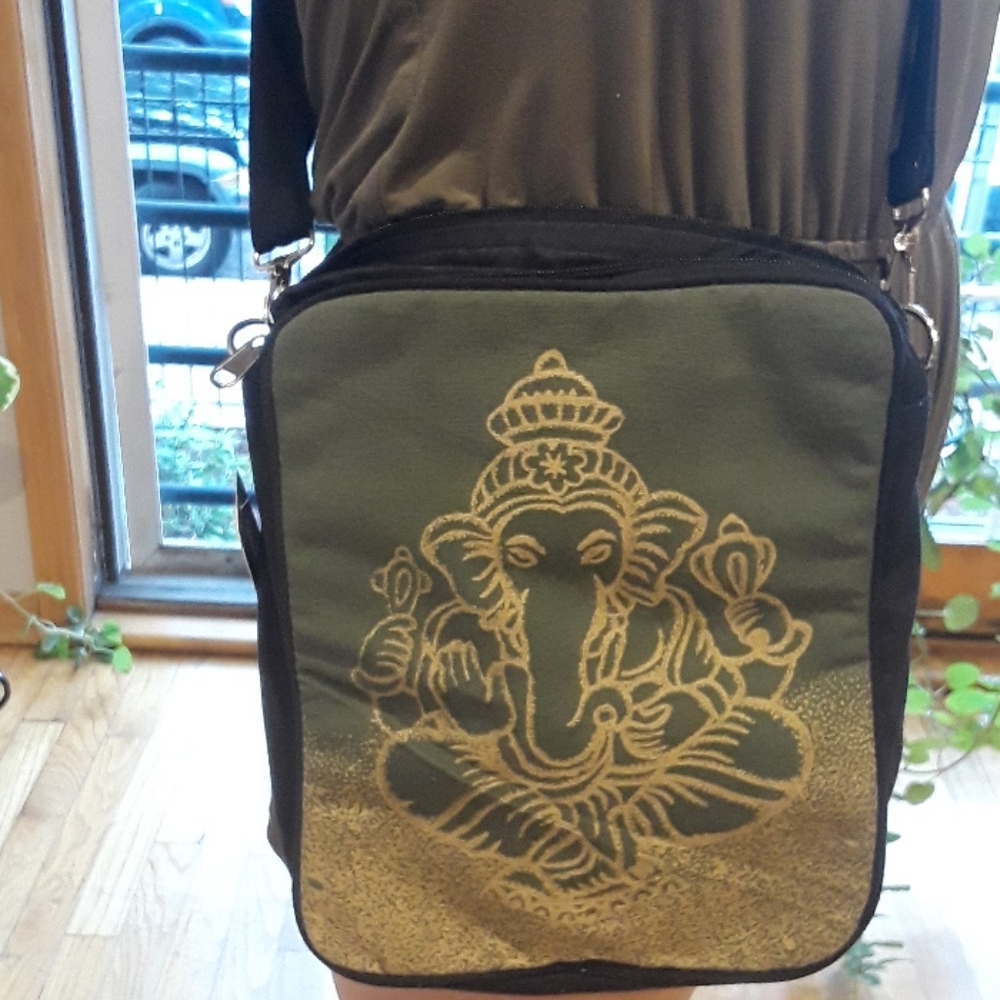 Women's crossbody handbag